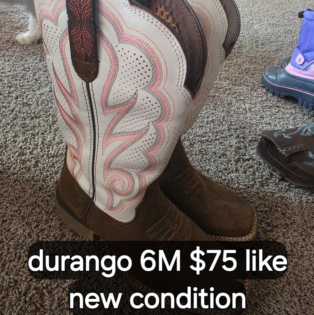 Womens sz 6m durango